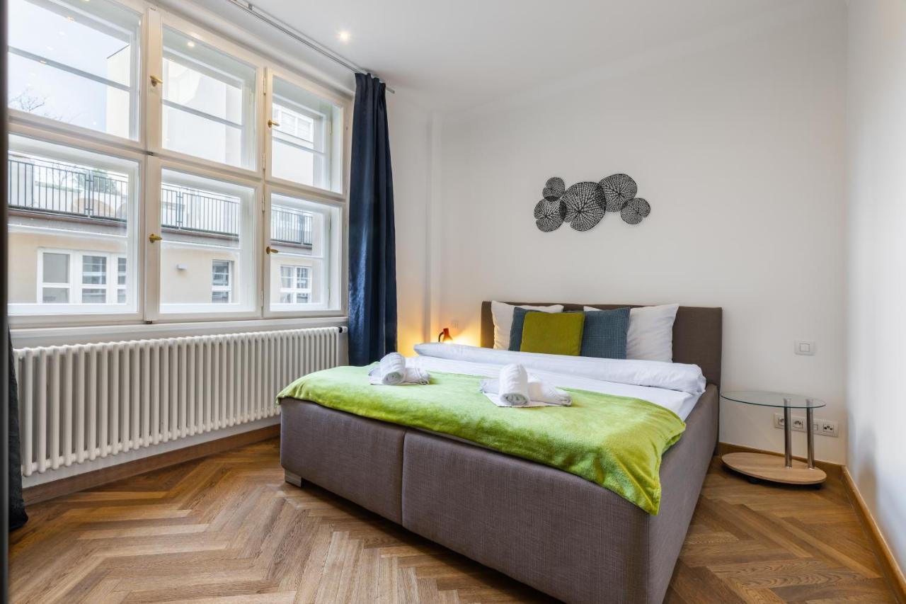Dlouha Palace - Live In One Of The Best Streets Praga Esterno foto