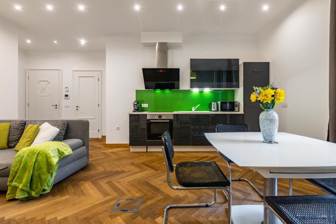 Dlouha Palace - Live In One Of The Best Streets Praga Esterno foto