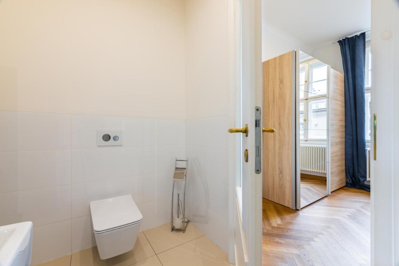 Dlouha Palace - Live In One Of The Best Streets Praga Esterno foto